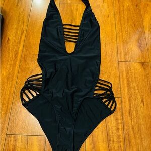 TOBI woman swiming One pieces